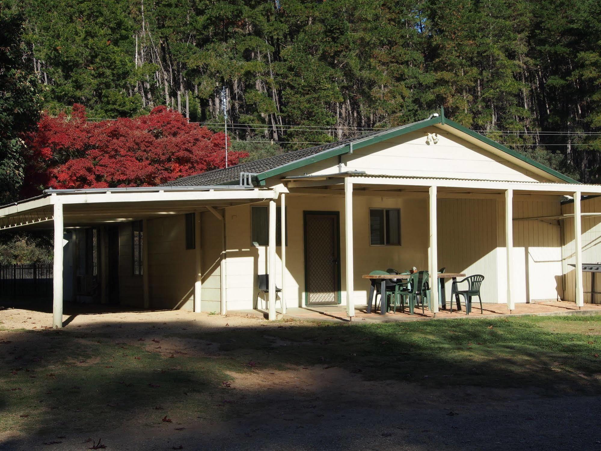 Porepunkah Pines Holiday Park Εξωτερικό φωτογραφία