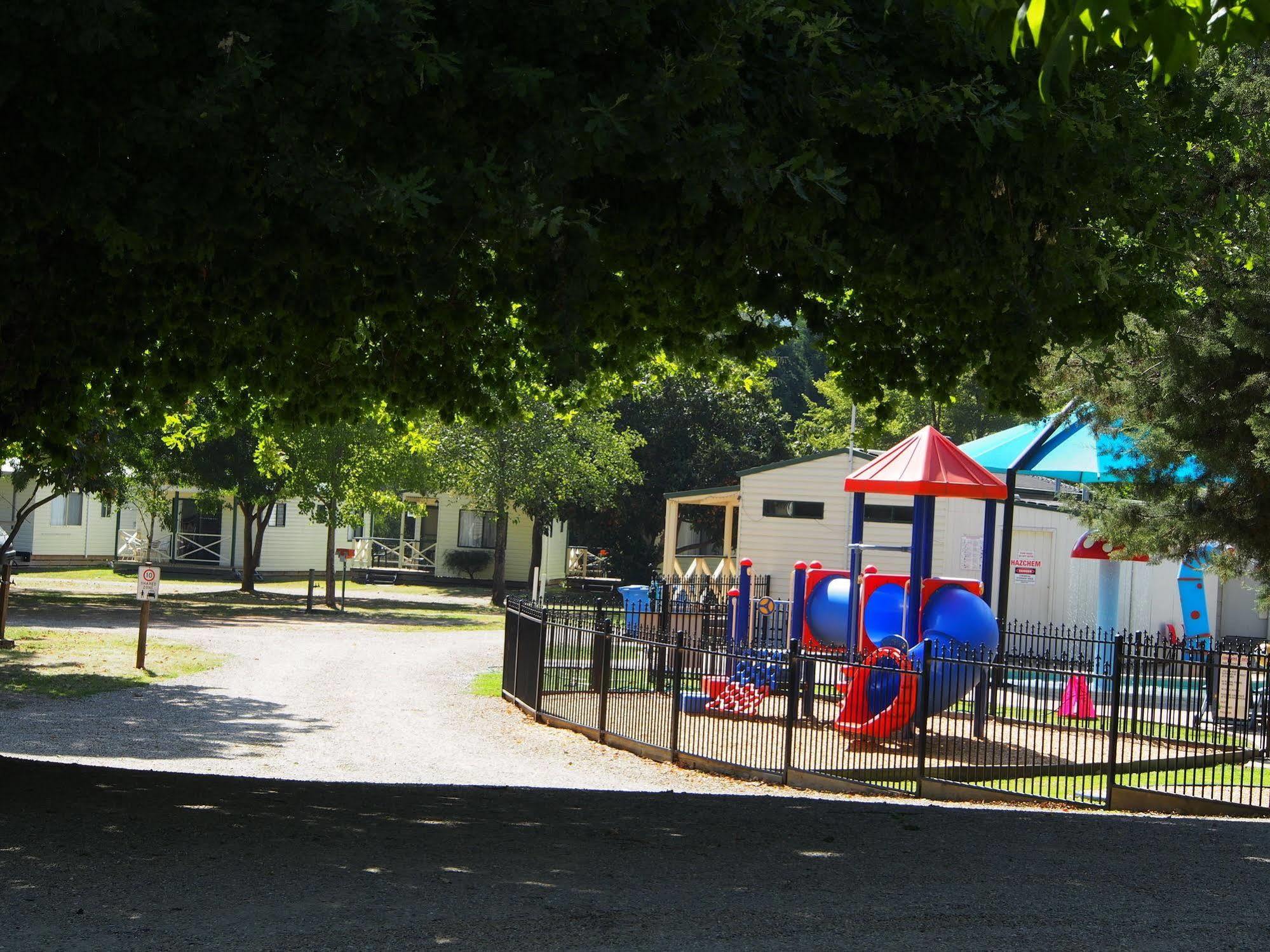 Porepunkah Pines Holiday Park Εξωτερικό φωτογραφία